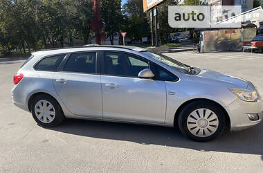 Opel Astra  2011