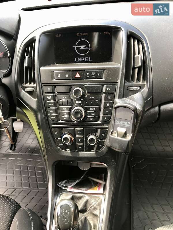 Универсал Opel Astra 2010 в Радехове