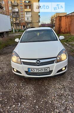 Opel Astra  2012