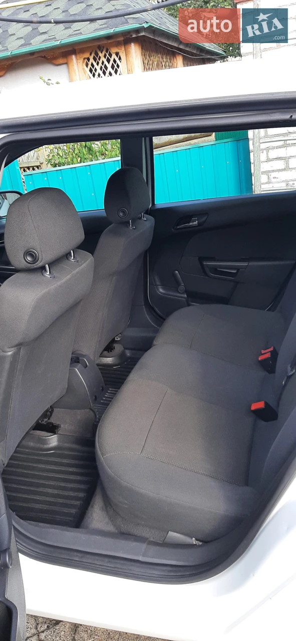 2010 Opel Astra - фото 1
