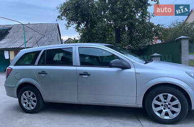 Opel Astra  2011