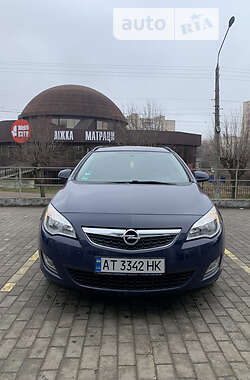 Opel Astra  2011