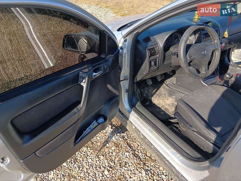 Седан Opel Astra 1999 в Черновцах