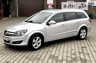 Opel Astra  2010