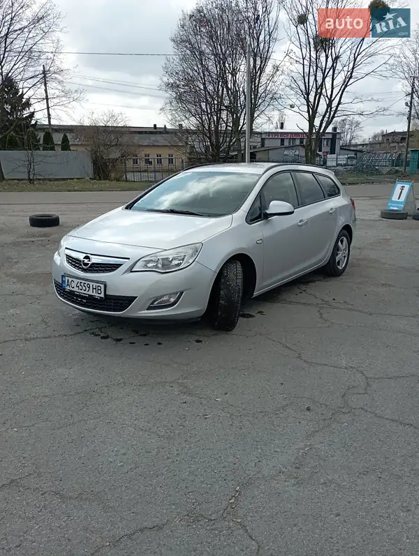 Opel Astra 2011