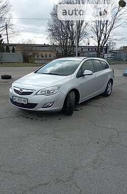 Opel Astra  2011