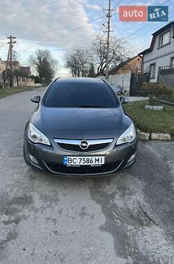 Opel Astra Sports Tourer 2010