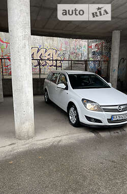 Opel Astra  2012