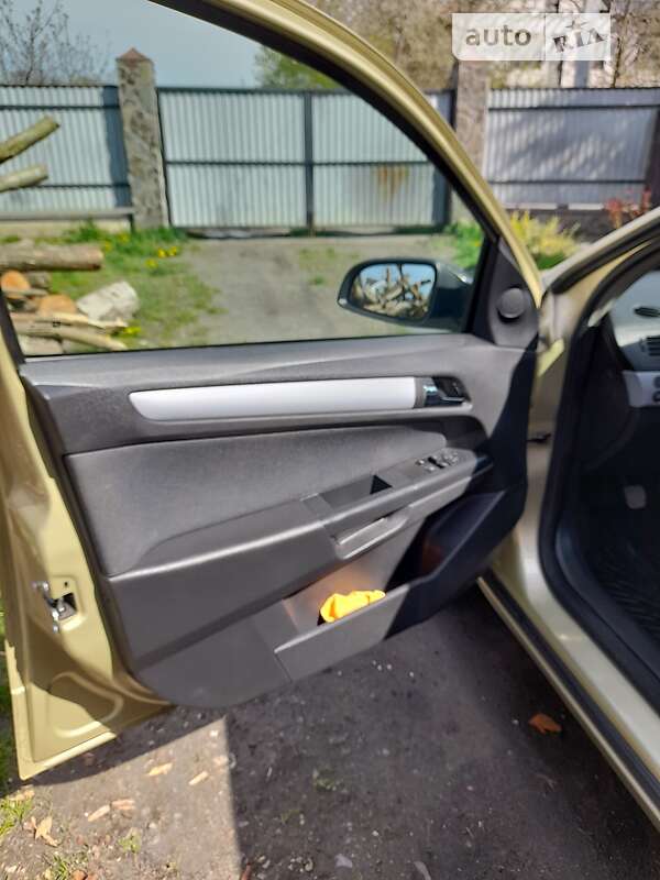 Универсал Opel Astra 2005 в Нововолынске