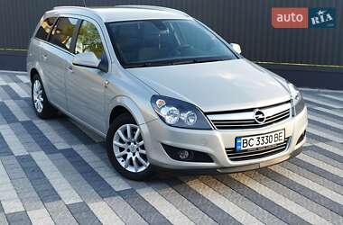 Opel Astra  2010