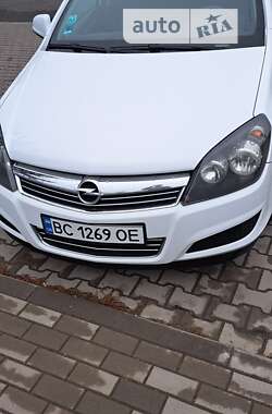 Opel Astra  2010