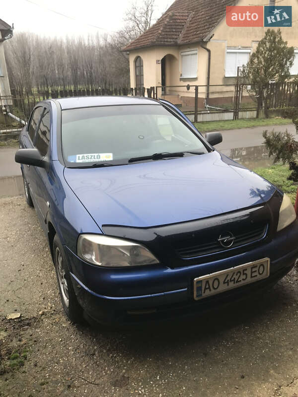 Седан Opel Astra