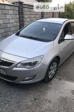 Opel Astra  2011