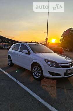 Opel Astra  2012