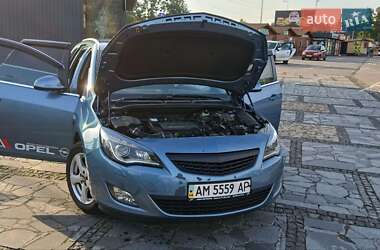 Opel Astra  2011