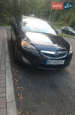 Opel Astra  2011