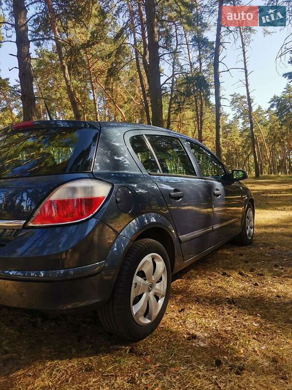 Хетчбек Opel Astra 2006 в Сумах