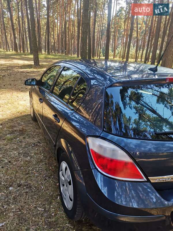 Хетчбек Opel Astra 2006 в Сумах