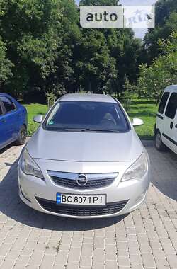 Opel Astra  2011