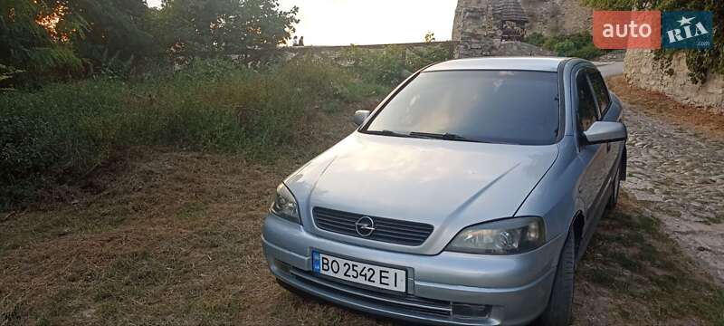 Седан Opel Astra