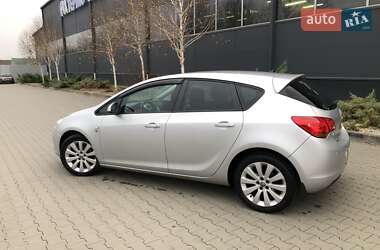 Opel Astra  2012