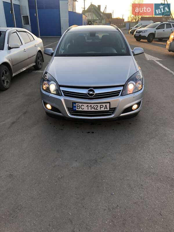 Универсал Opel Astra 2008 в Черкассах
