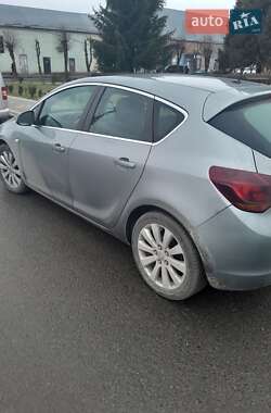Opel Astra  2012