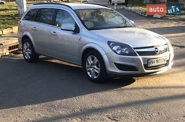 Opel Astra  2010