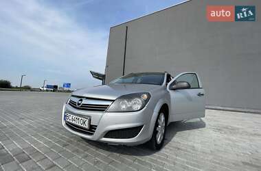 Opel Astra  2011
