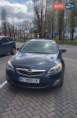 Opel Astra  2011