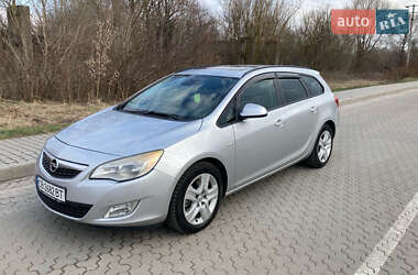 Opel Astra  2011