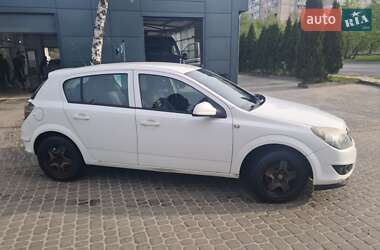Opel Astra  2012