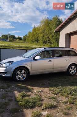 Opel Astra  2010