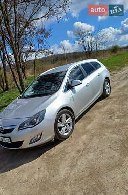 Opel Astra 2011