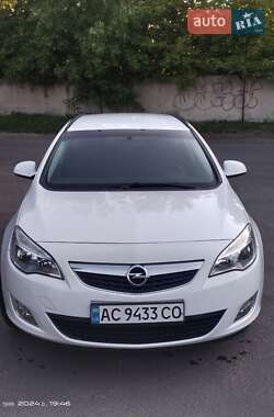 Opel Astra  2011