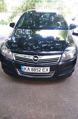 Opel Astra  2010
