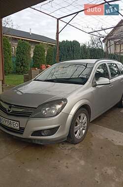 Opel Astra  2012