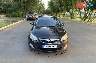 Opel Astra  2011