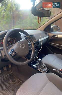 Универсал Opel Astra 2010 в Львове