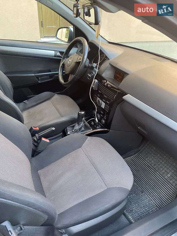Универсал Opel Astra 2010 в Львове