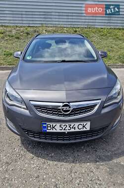 Opel Astra  2012