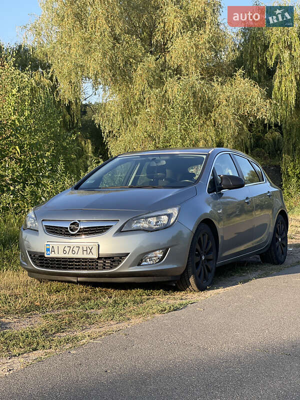 Хетчбек Opel Astra