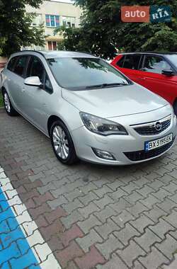 Opel Astra  2011