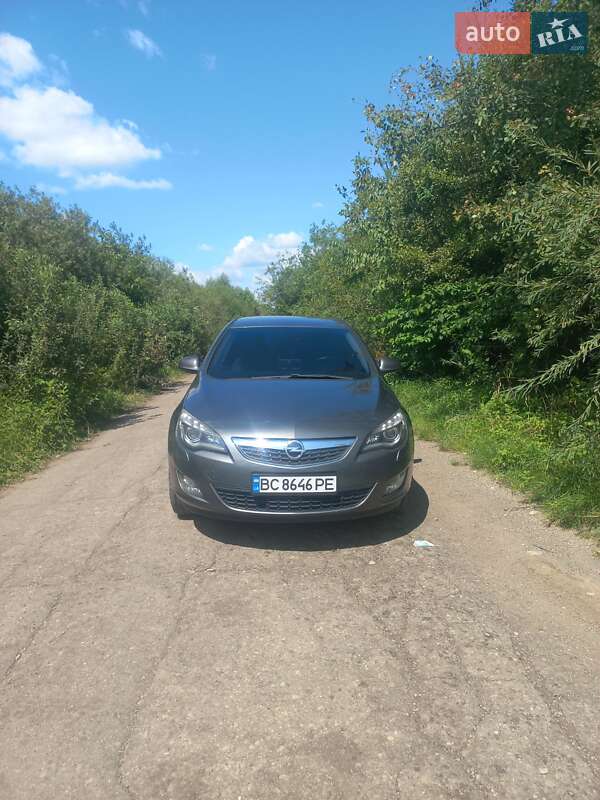 Хэтчбек Opel Astra