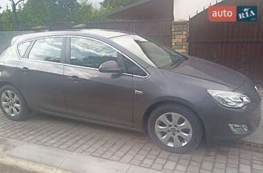 Opel Astra  2012
