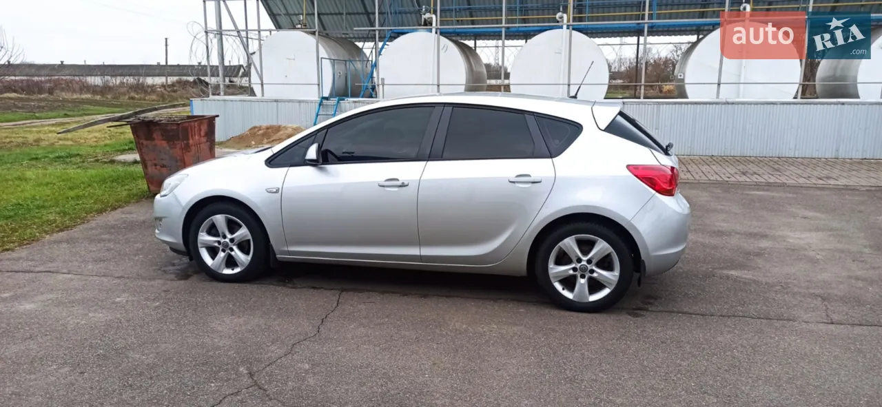 2010 Opel Astra - мініатюра 2