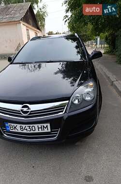 Opel Astra  2010