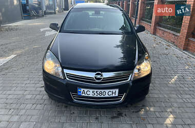 Opel Astra  2010