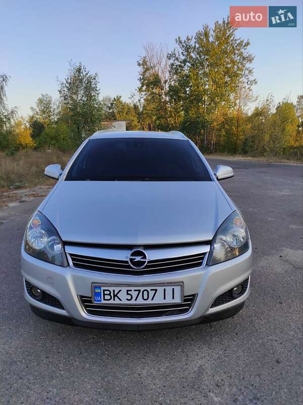 Opel Astra 2010 року в Рівному