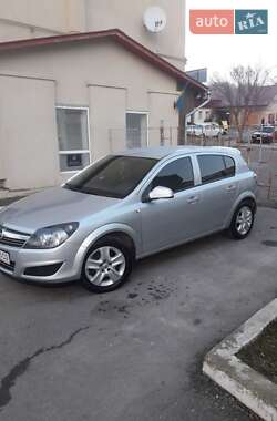 Opel Astra  2011